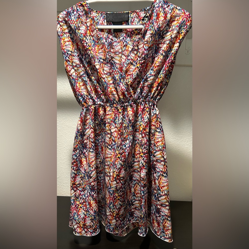 Colorful cap sleeve flowy dress. Cinched at waist. Never worn. Size XS